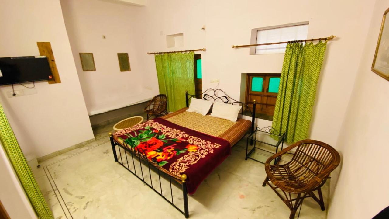 Kesar Palace Hotel Udaipur Exterior photo